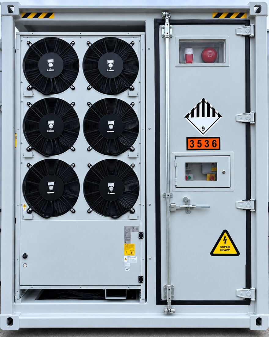 Chiller unit section in an E-HUB all-in-one BESS